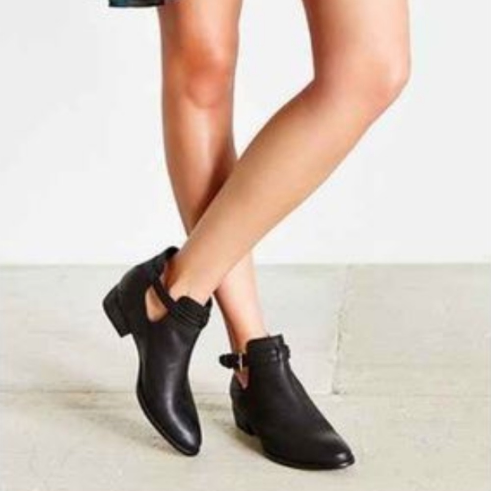 Seychelles Cut Out Tourmaline Ankle Boot